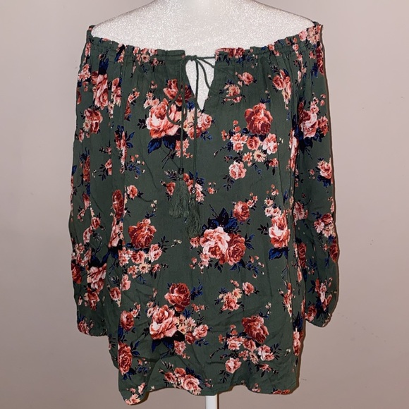 Nostalgia Floral Adjustable Blouse - Picture 2 of 16